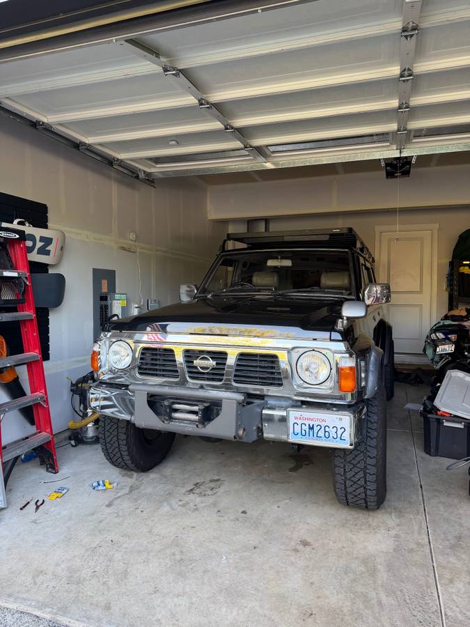 Nissan-Patrol-1993-black