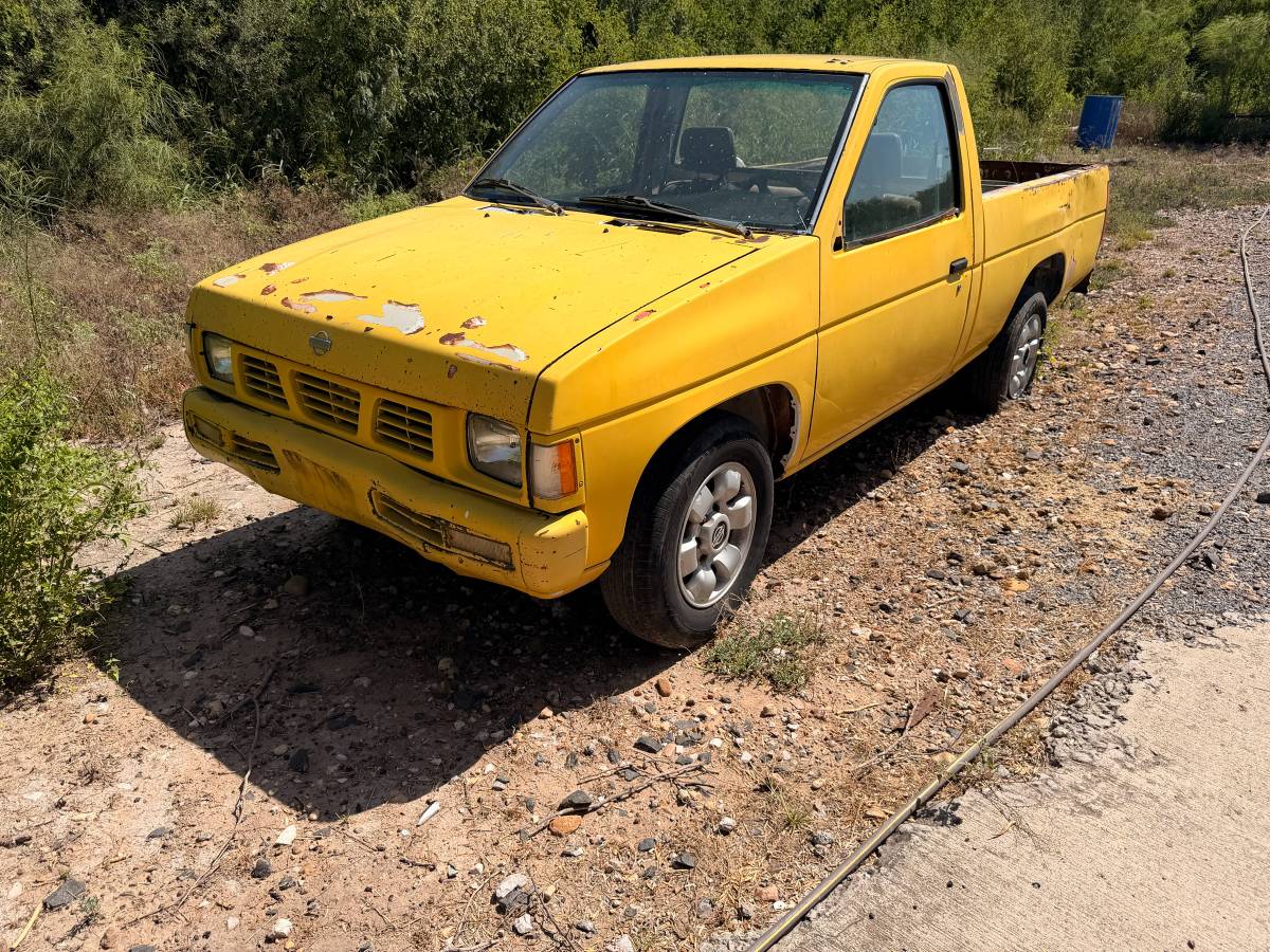 Nissan-Pickup-1991-yellow