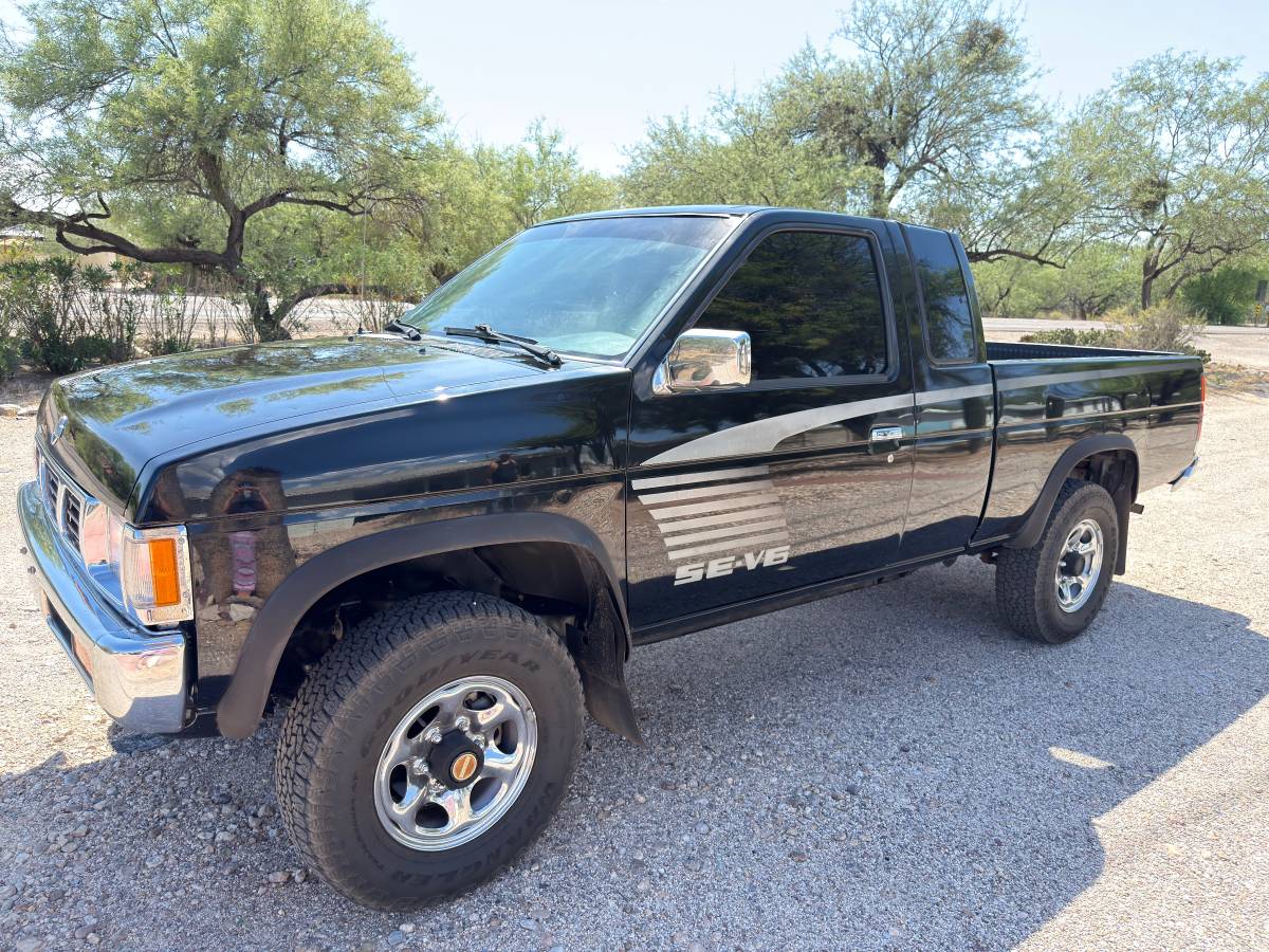 Nissan-Pickup-1994-black