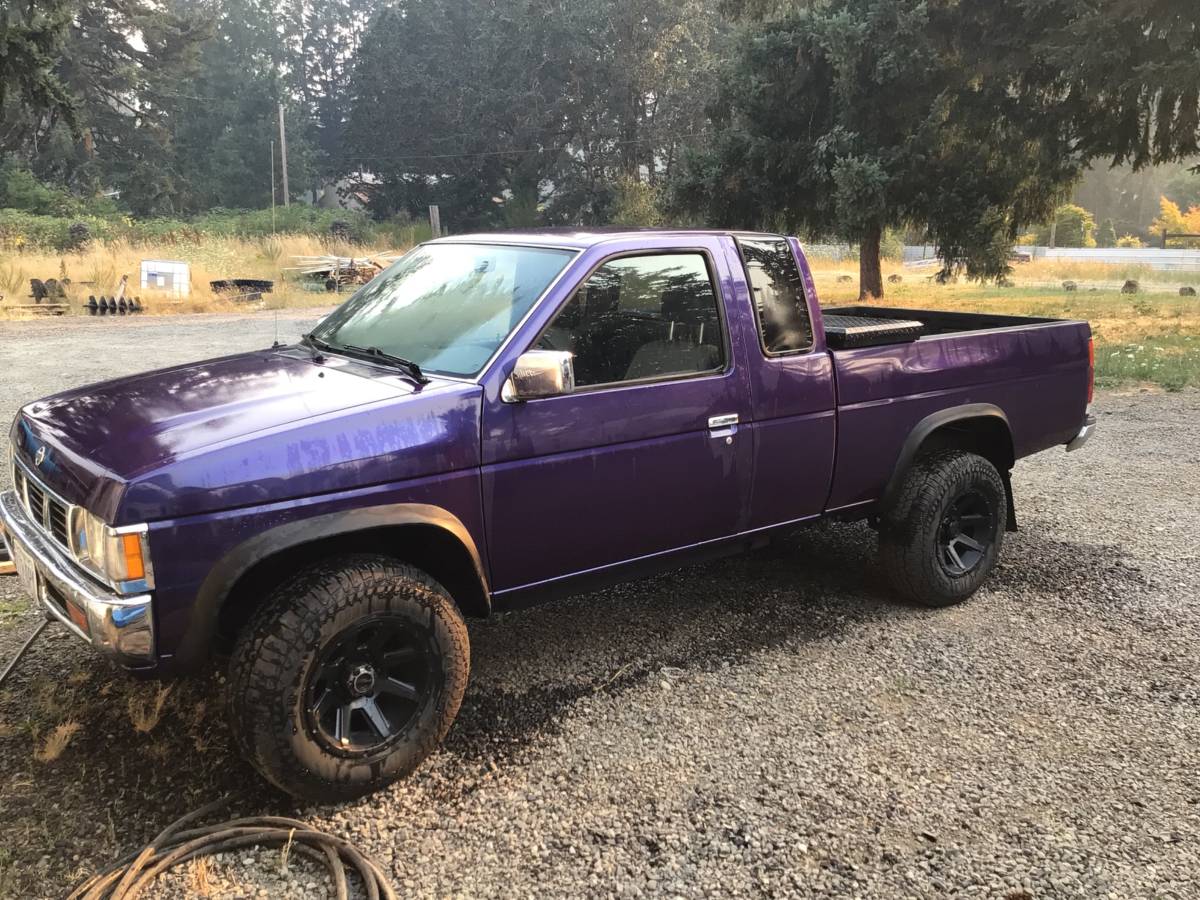 Nissan-Pickup-1995-purple