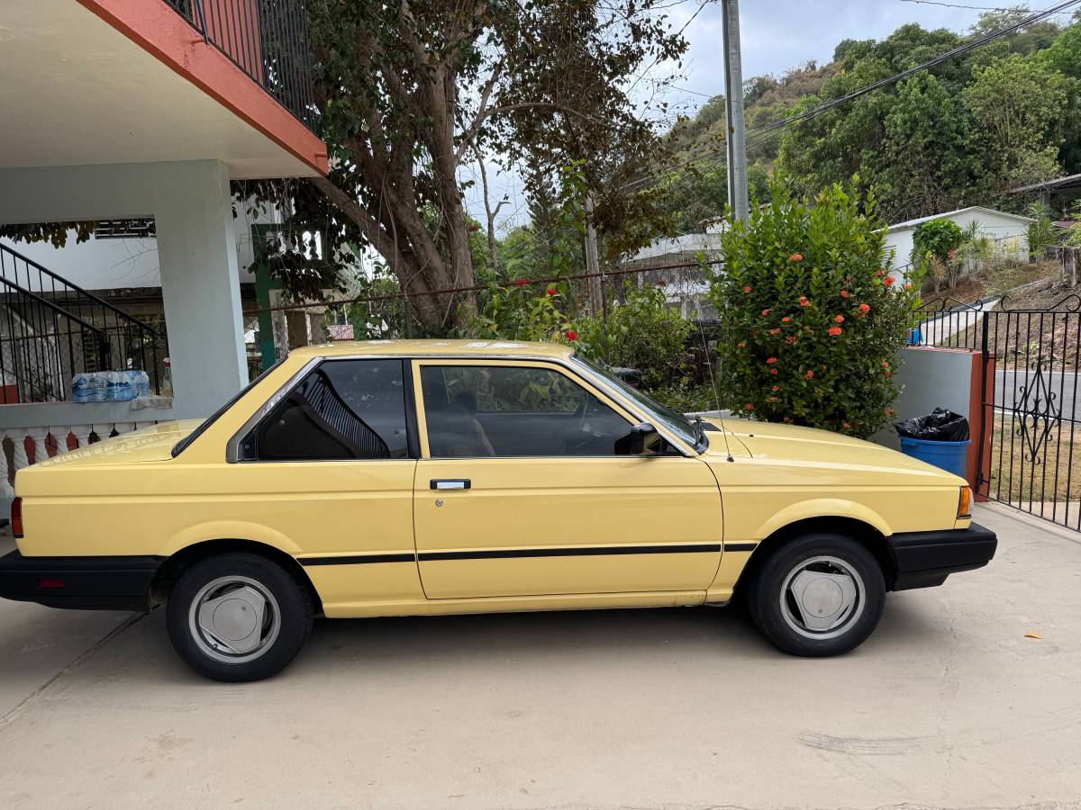 Nissan-Sentra-1987-yellow