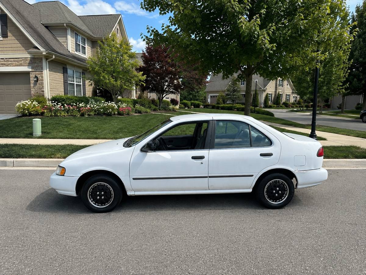 Nissan-Sentra-1996-white
