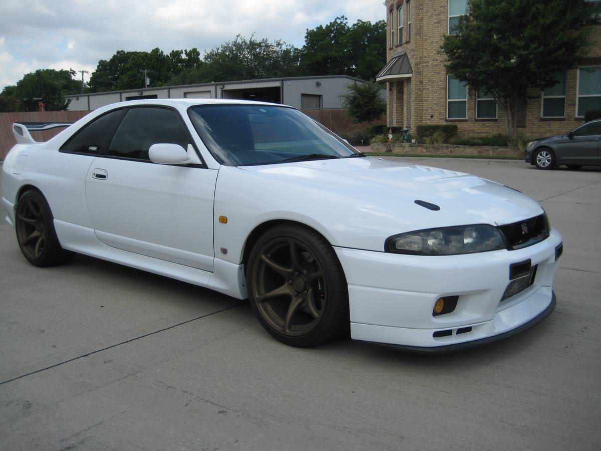 Nissan-Skyline-1995