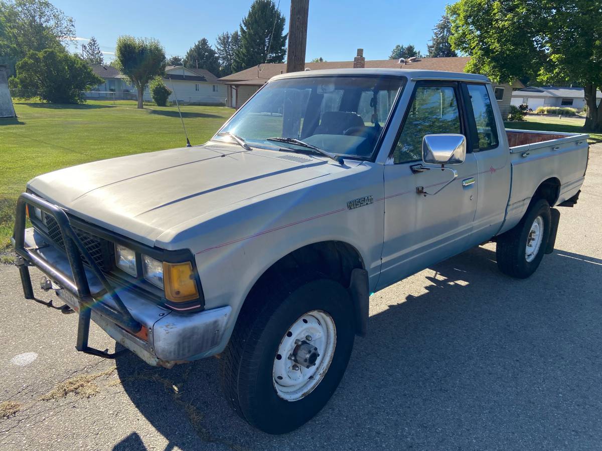 Nissan-datsun-720-1984-Blue