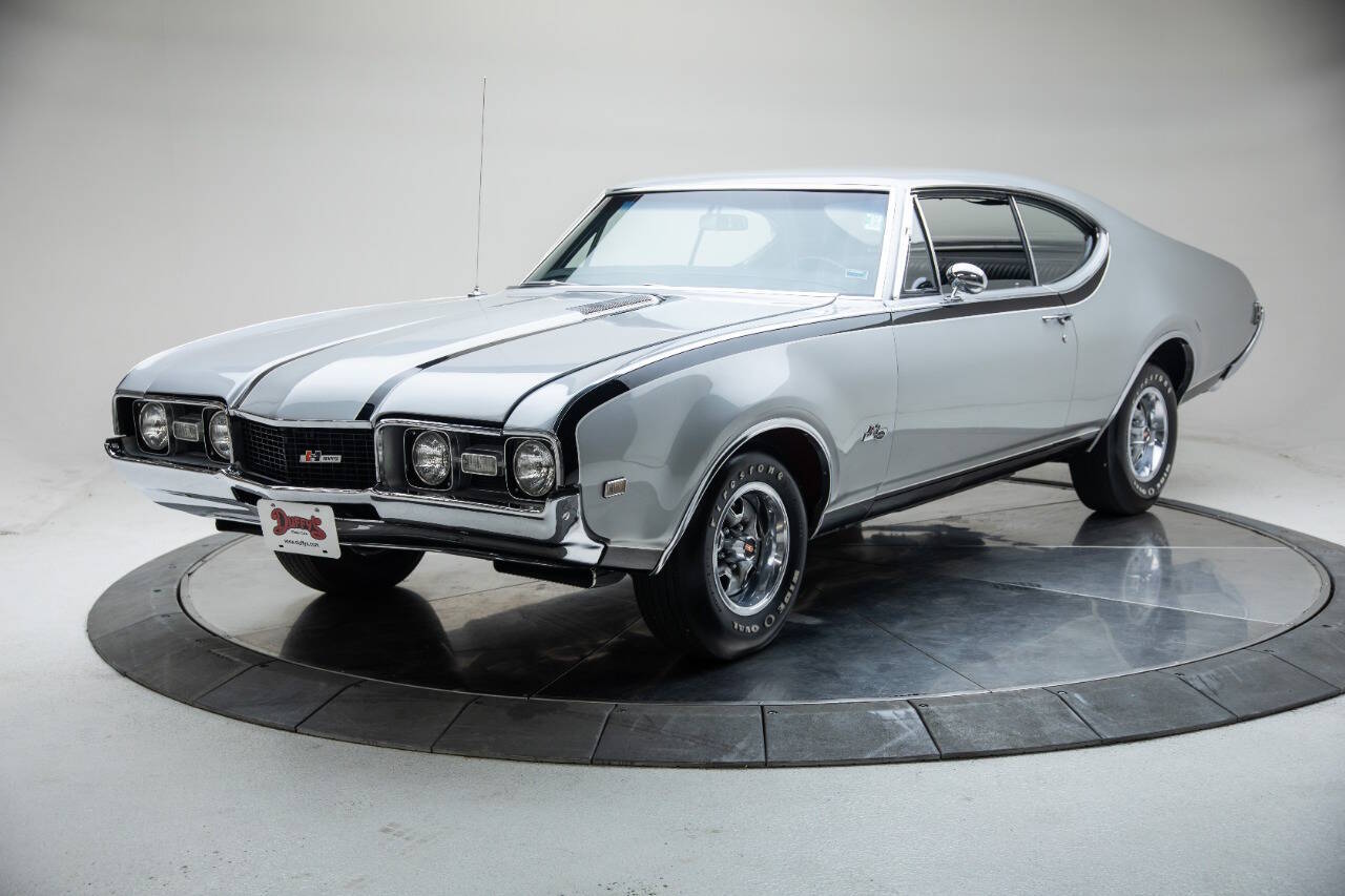 Oldsmobile-4-4-2-1968-Silver-Black Oldsmobile-4-4-2-1968-Silver-Black