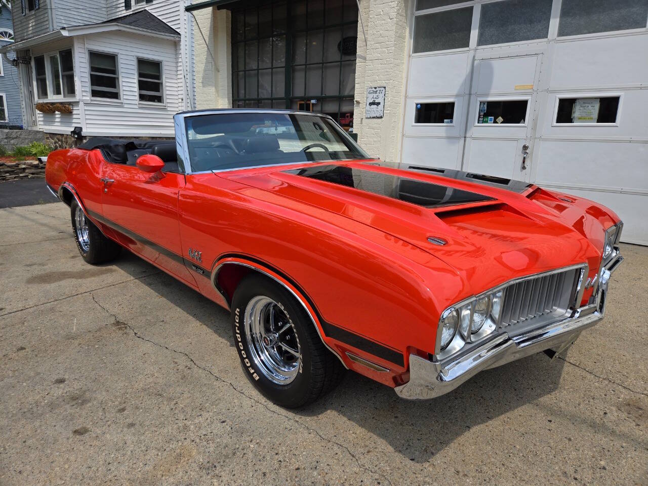 Oldsmobile-442-1970-Rally-Red-Black