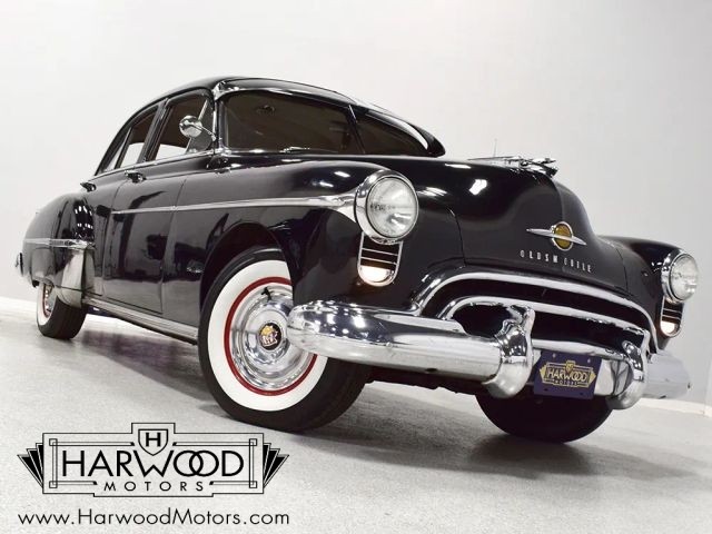 Oldsmobile-88-1950-Sedan-Red-and-gray-cloth