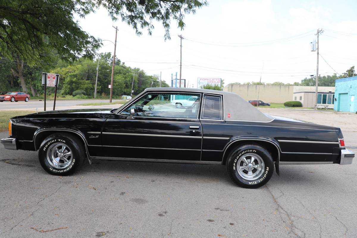 Oldsmobile-88-1978-black