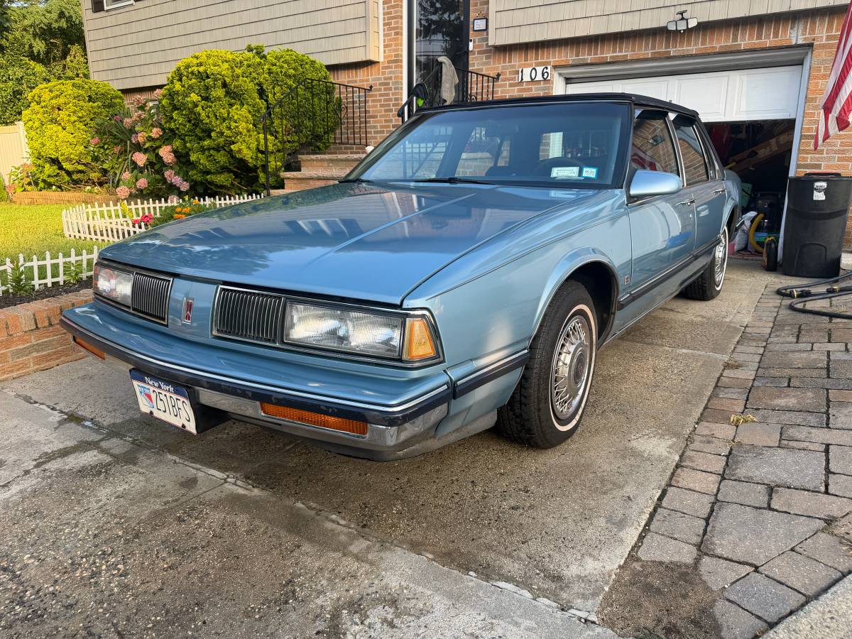 Oldsmobile-88-1989-blue