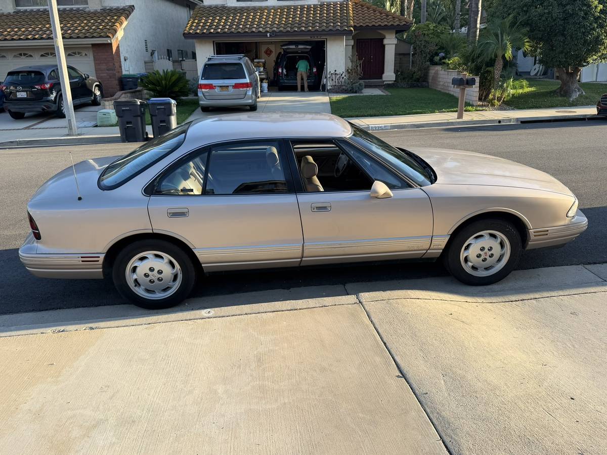 Oldsmobile-88-royale-ls-1992-silver