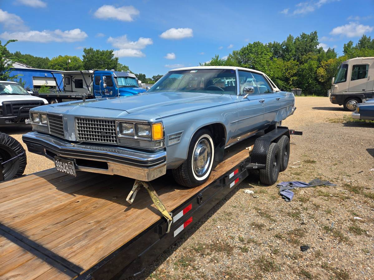 Oldsmobile-98-1976-blue