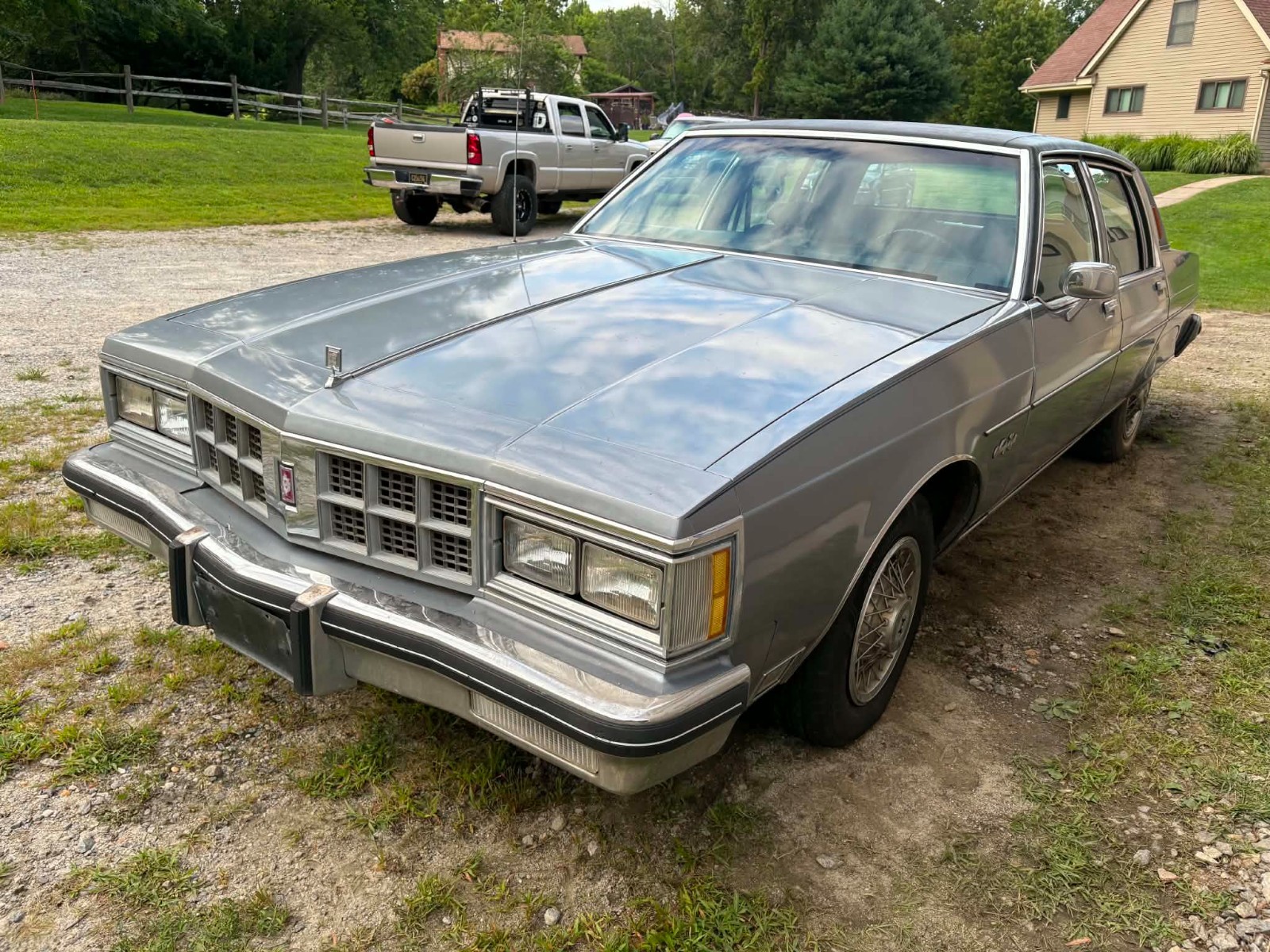 Oldsmobile-98-1981-Sedan-Blue