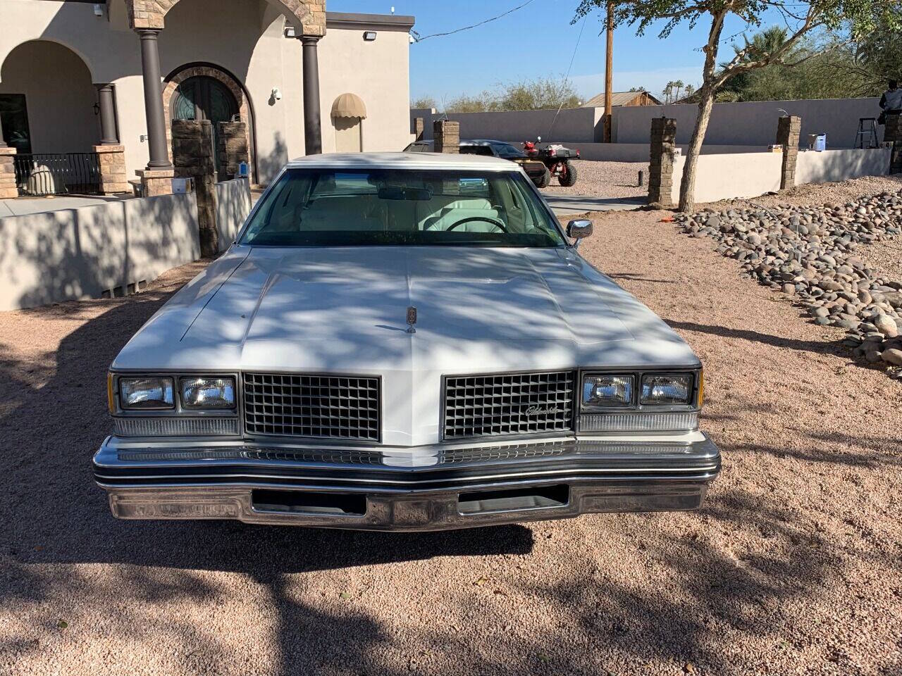Oldsmobile-98-special-edition-1976-White-White Oldsmobile-98-special-edition-1976-White-White
