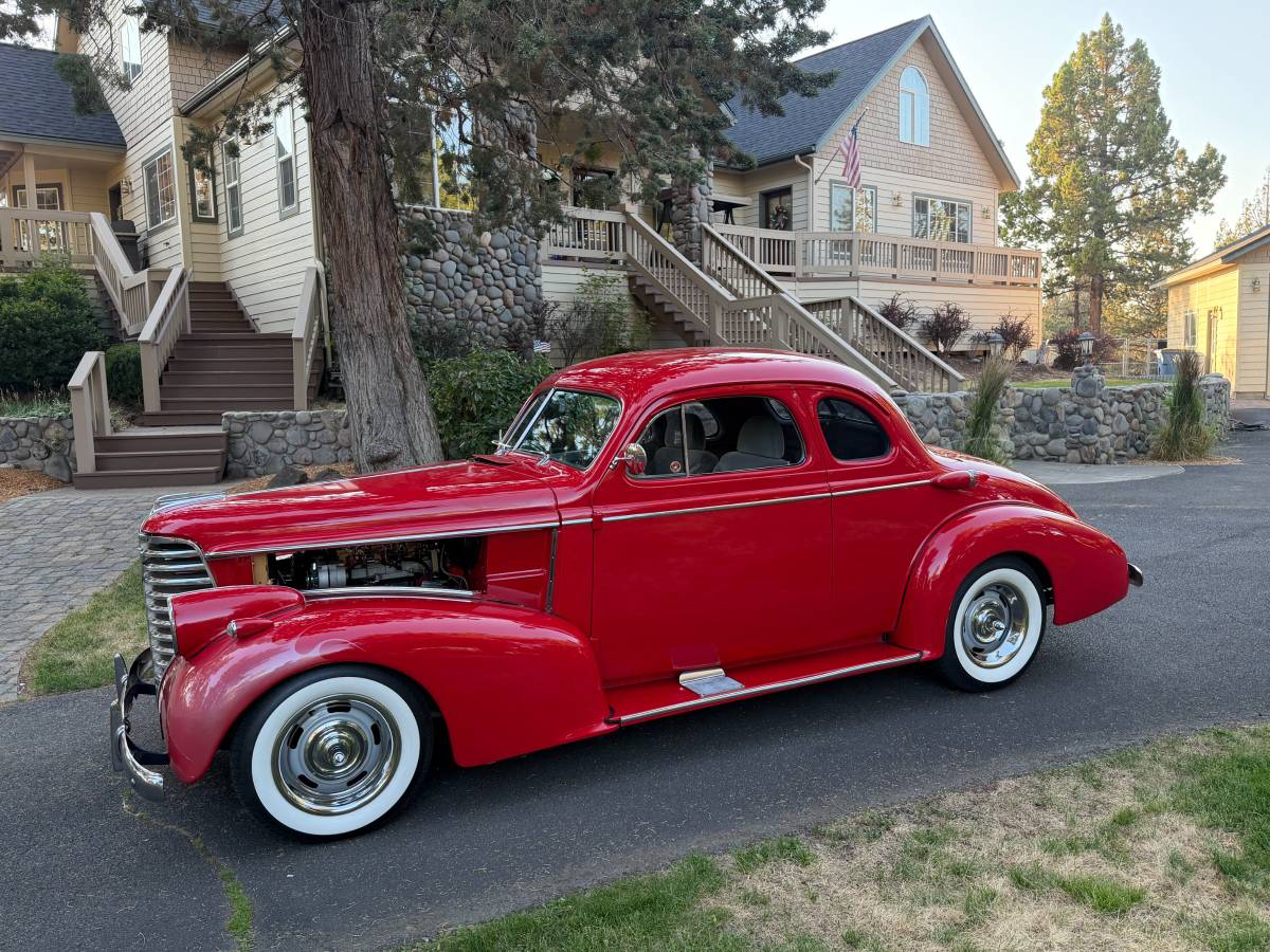 Oldsmobile-Custom-club-coupe-1938-red