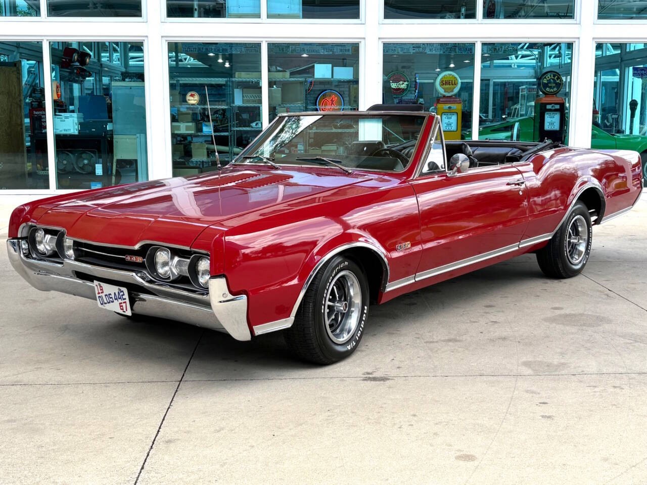 Oldsmobile-Cutlass-1967-Convertible-Black Oldsmobile Cutlass 1967