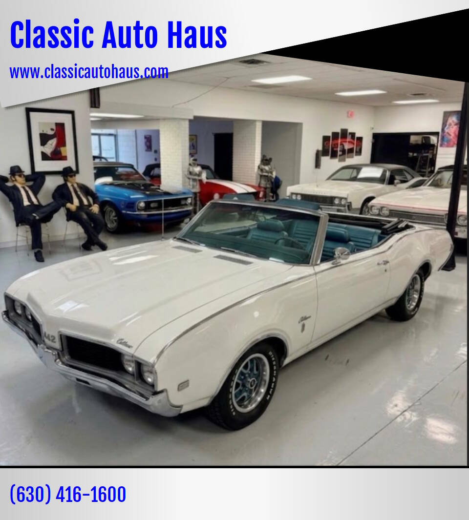 Oldsmobile-Cutlass-1968-White-Blue