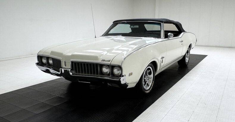 Oldsmobile-Cutlass-1969-Cameo-White-Red