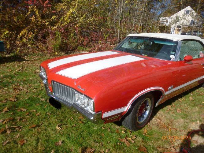 Oldsmobile-Cutlass-1970-Red-White-Vinyl-Top-White-Stripes Oldsmobile-Cutlass-1970-Red-White-Vinyl-Top-White-Stripes
