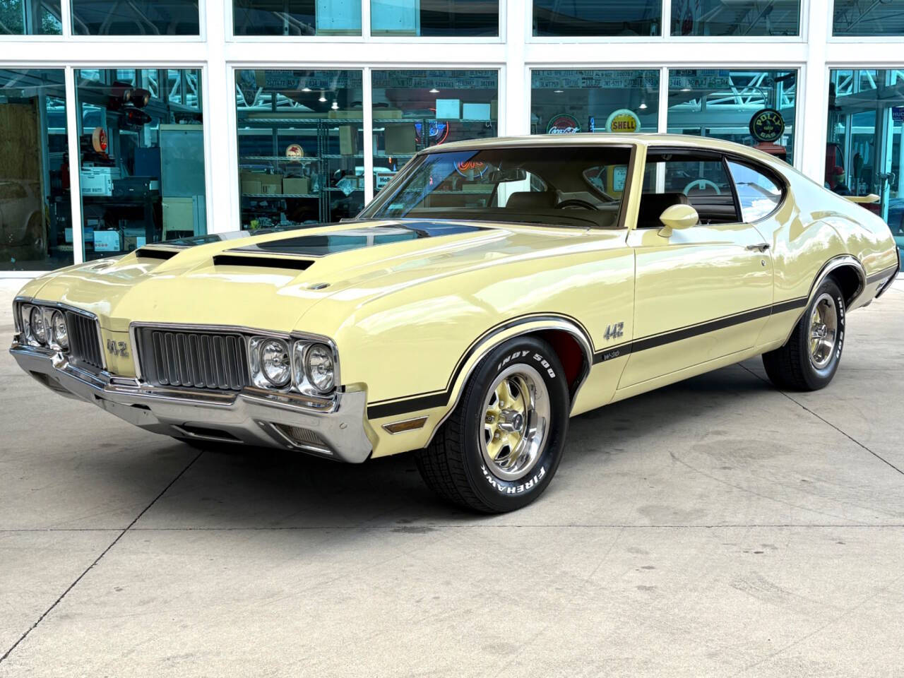 Oldsmobile-Cutlass-1970-Yellow-Tan