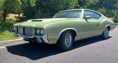 Oldsmobile-Cutlass-1972-Pinehurst-GreenWhite-Stripes