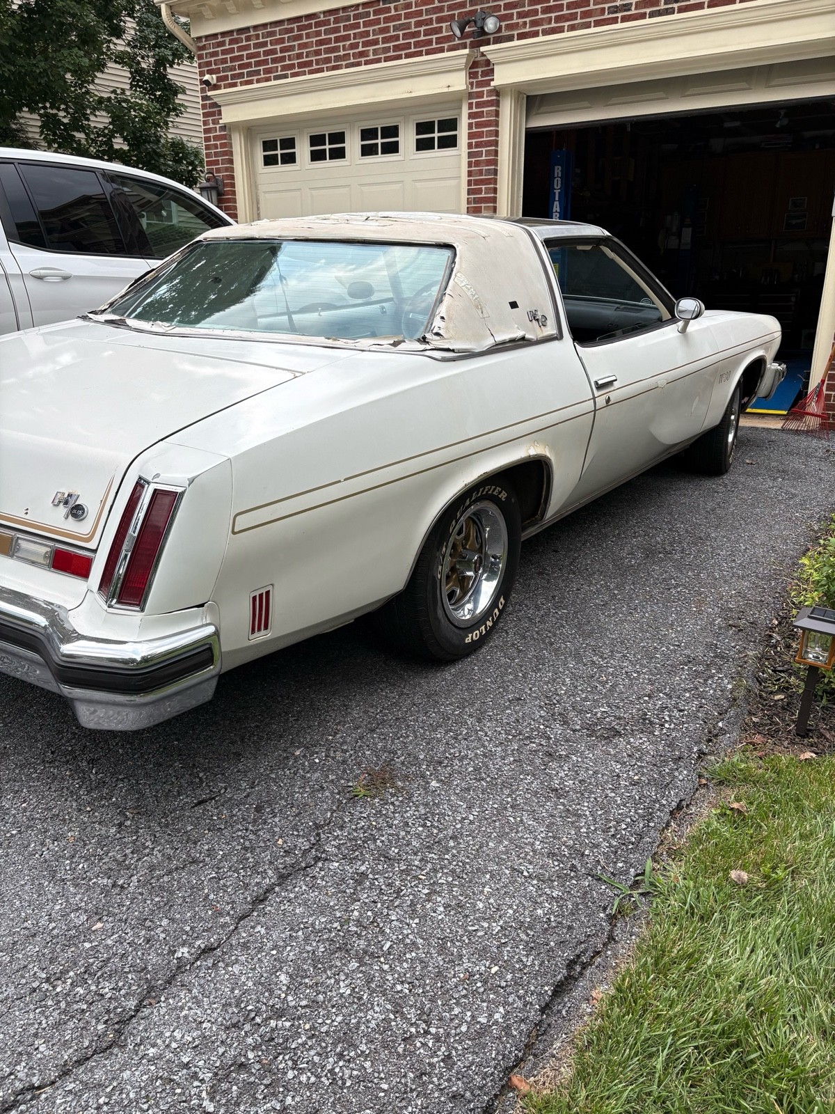 Oldsmobile Cutlass 1975