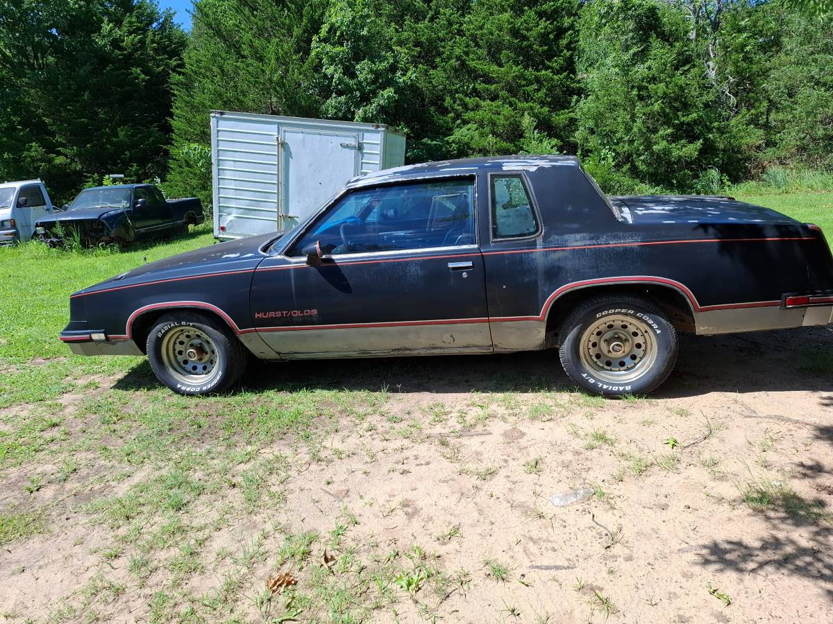 Oldsmobile-Cutlass-1982-Black