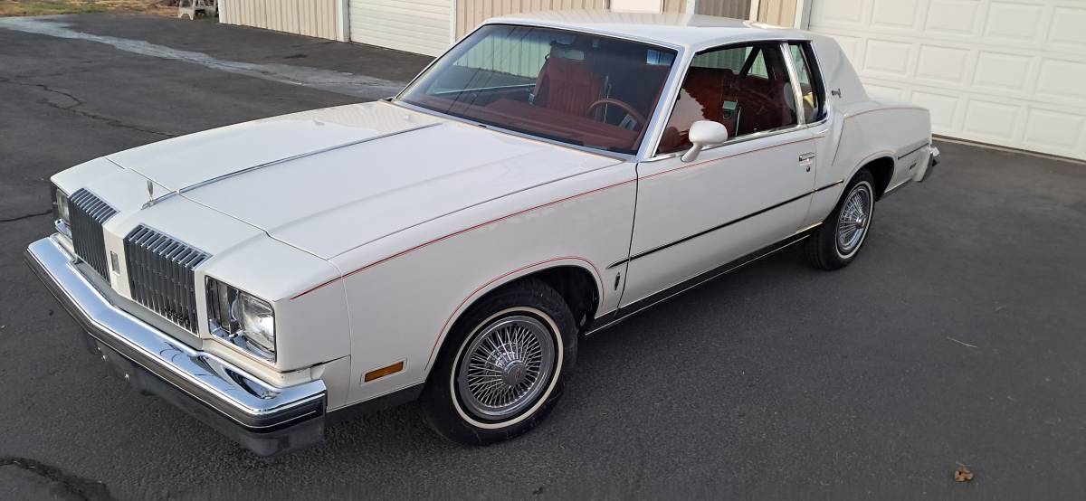 Oldsmobile-Cutlass-calais-1978-White