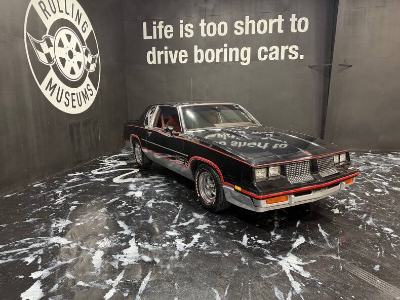 Oldsmobile-Cutlass-calais-1983-Black-Burgundy
