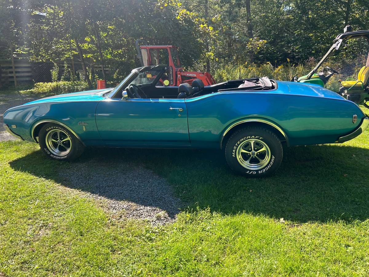 Oldsmobile-Cutlass-s-1969-Blue