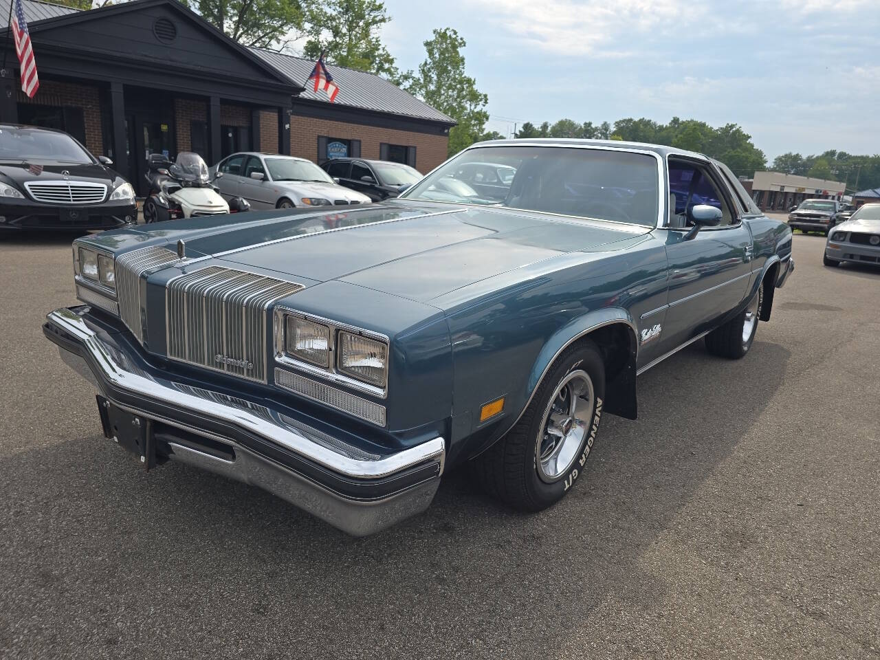 Oldsmobile-Cutlass-salon-1977-Blue