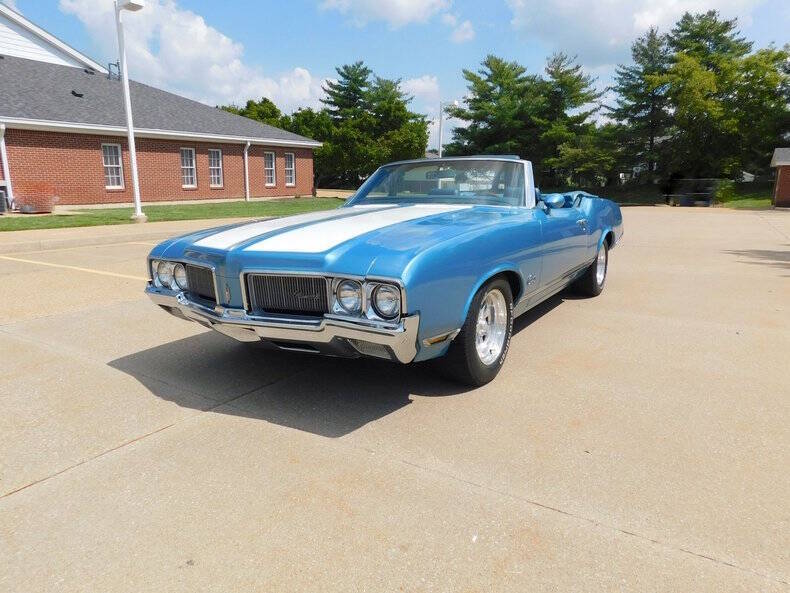 Oldsmobile-Cutlass-supreme-1970-Astro-Blue-Blue