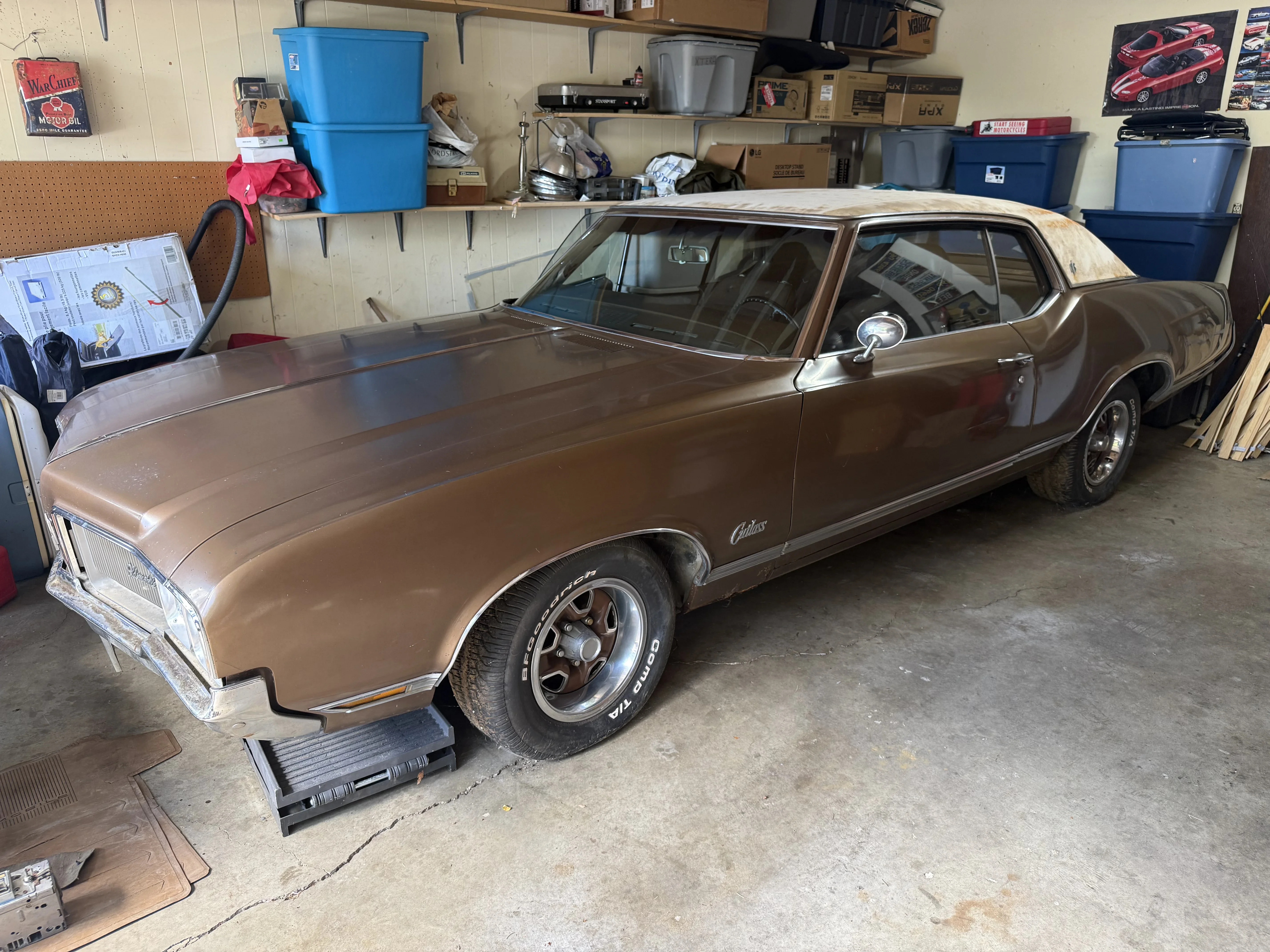 Oldsmobile-Cutlass-supreme-1970-Brown-Brown