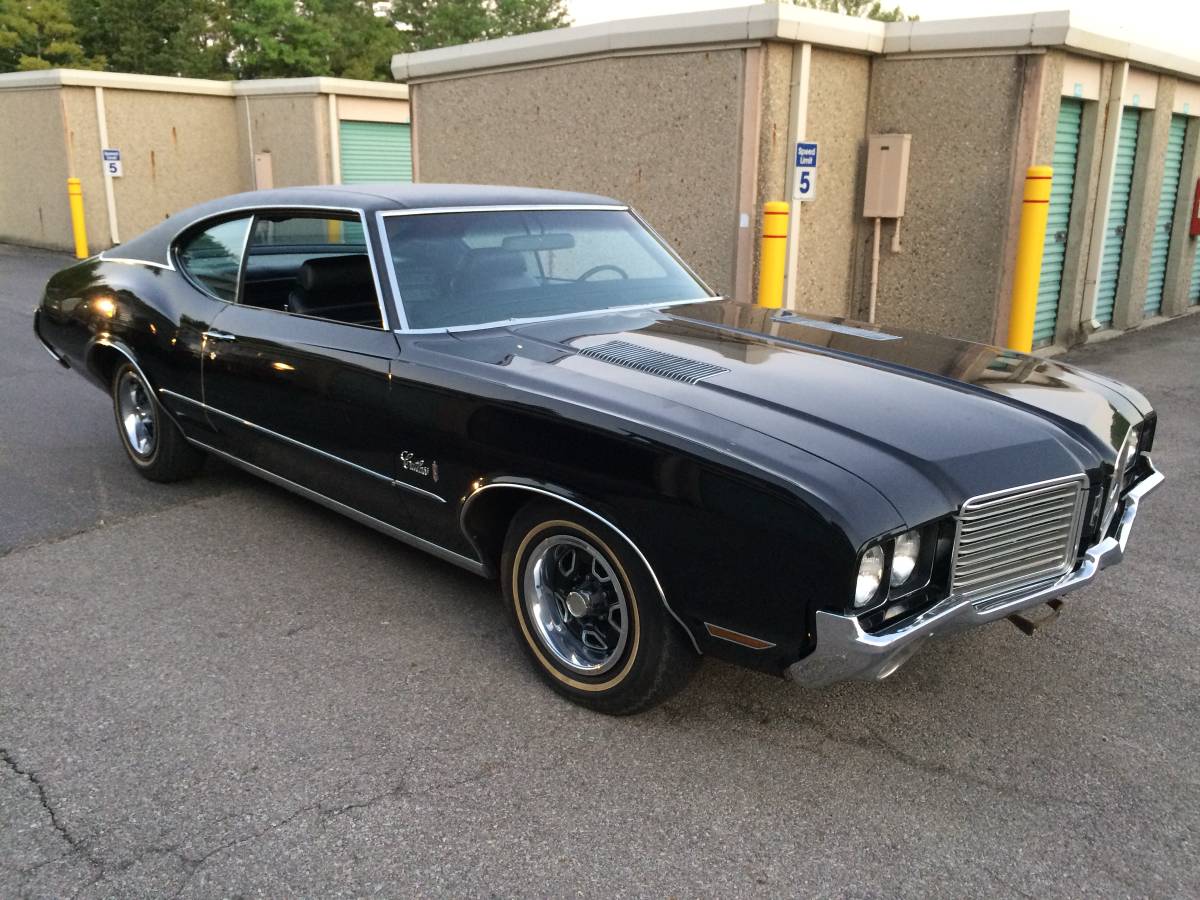 Oldsmobile-Cutlass-supreme-1972-black