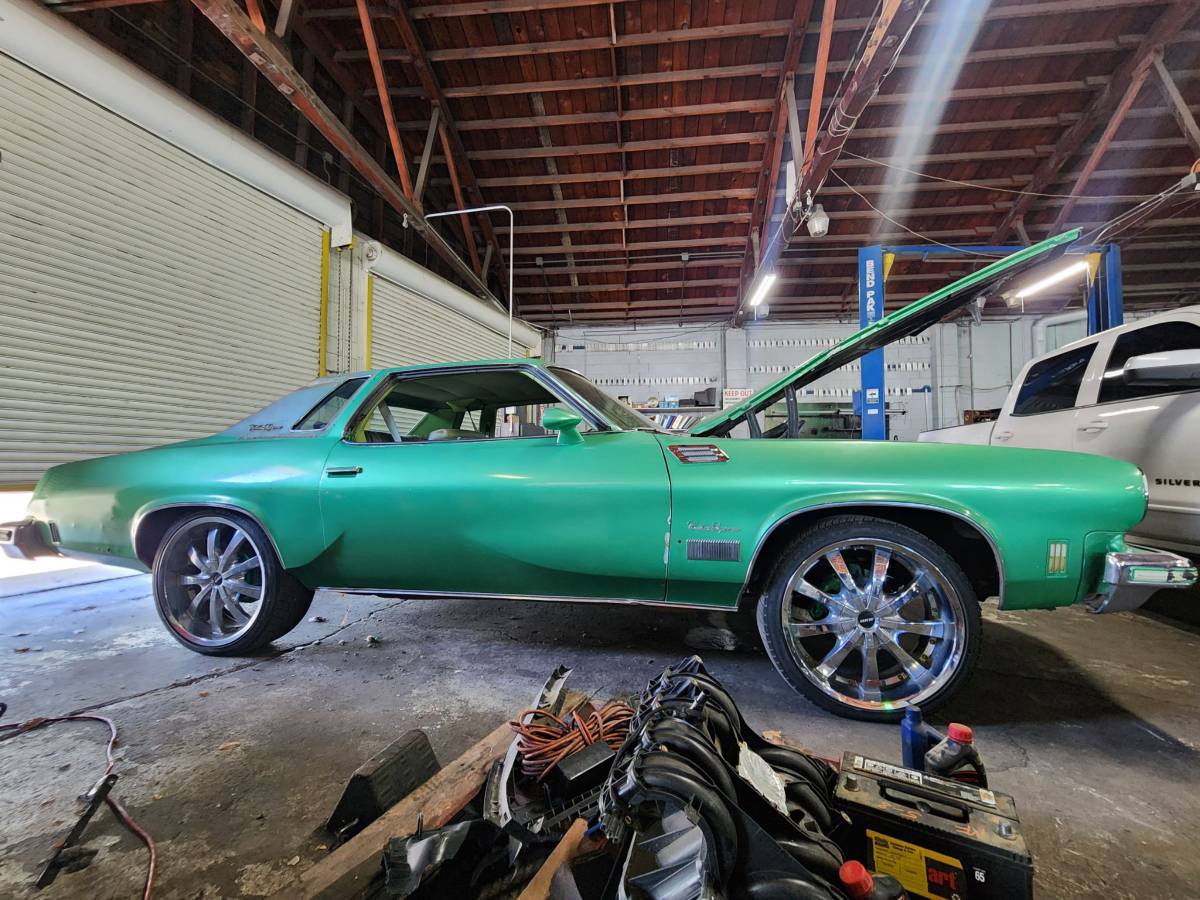 Oldsmobile-Cutlass-supreme-1974-Green