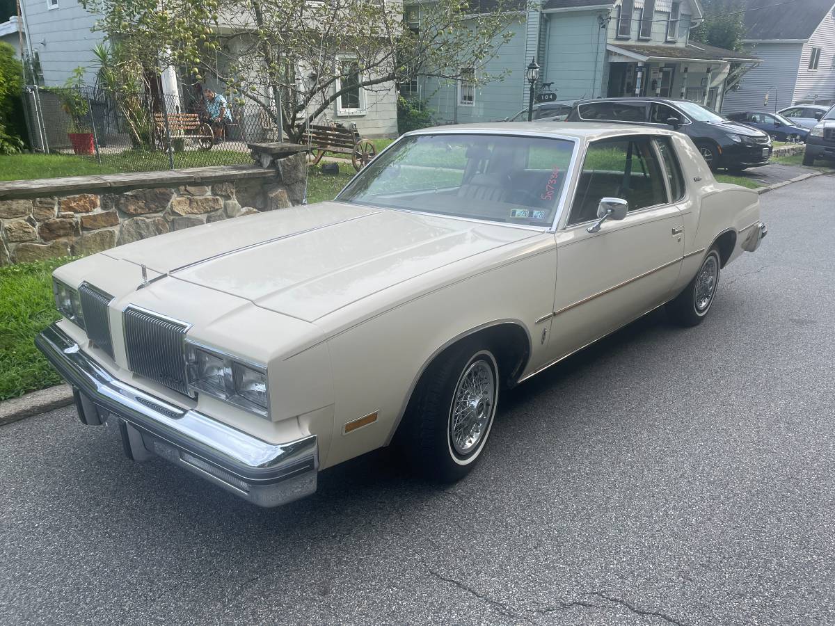 Oldsmobile-Cutlass-supreme-1980-white