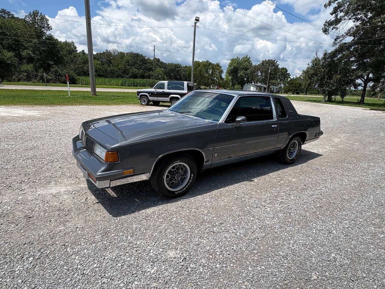 Oldsmobile-Cutlass-supreme-1987-Gray-Gray
