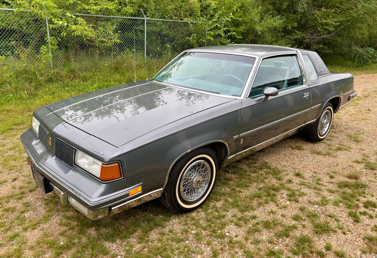 Oldsmobile-Cutlass-supreme-1987-grey