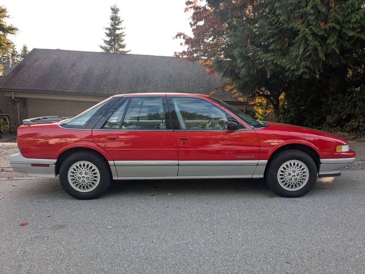 Oldsmobile-Cutlass-supreme-1990