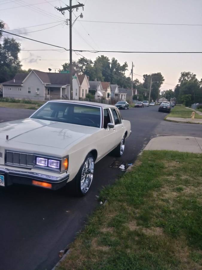 Oldsmobile-Delta-88-1980