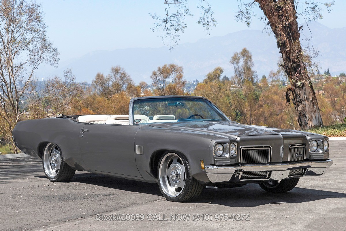 Oldsmobile-Delta-88-Royale-Convertible-1972