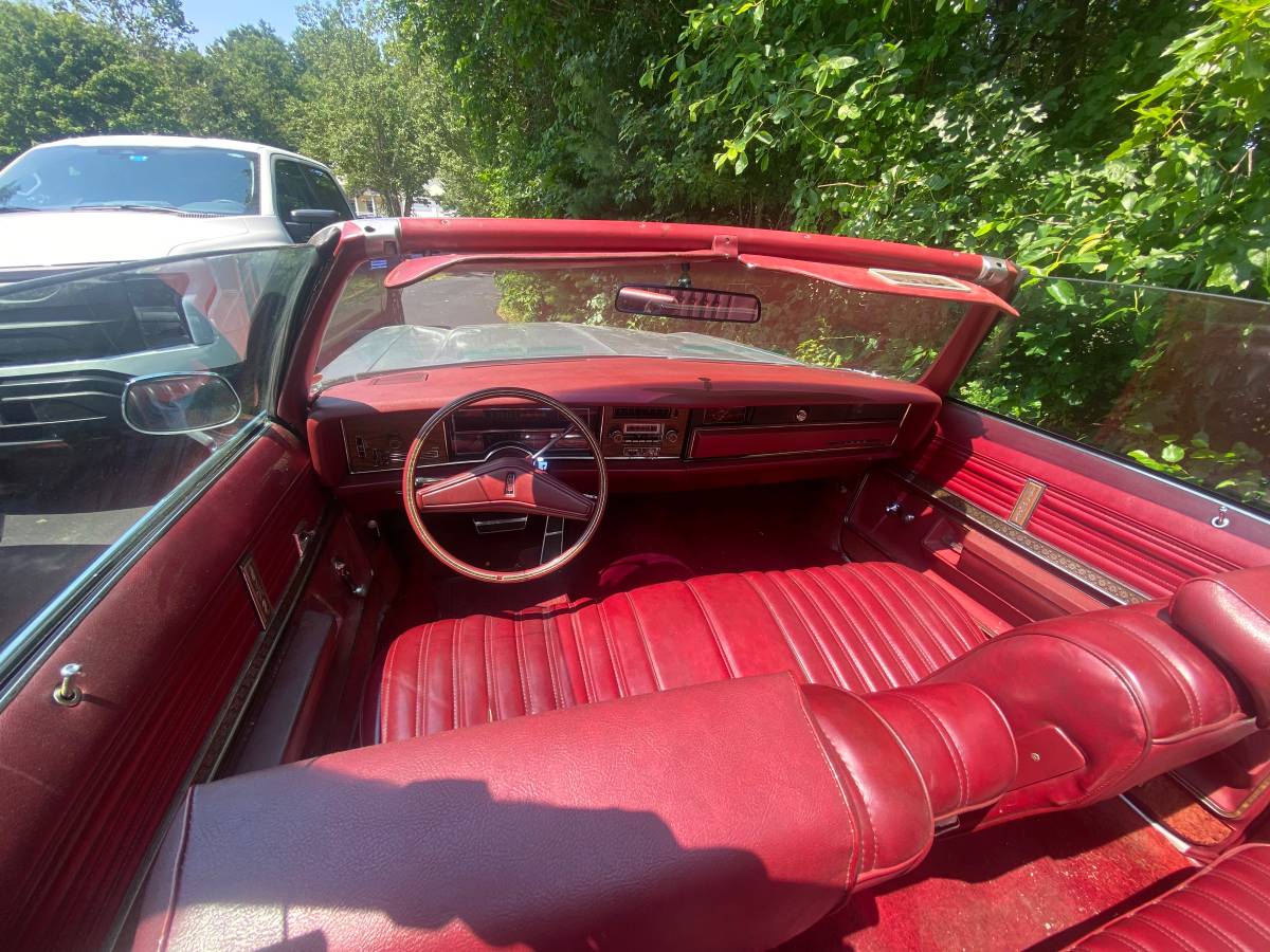Oldsmobile-Delta-88-convertible-1975-silver