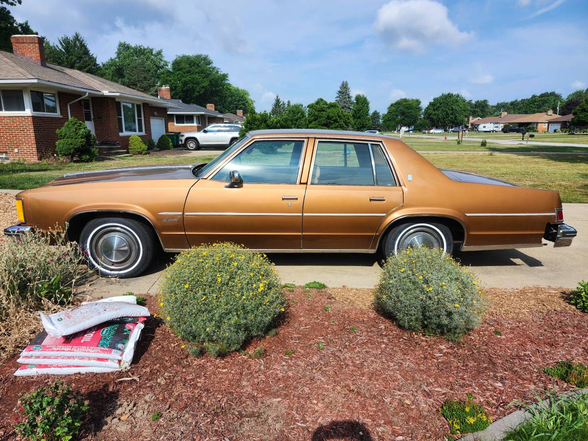 Oldsmobile-Delta-88-royale-1979