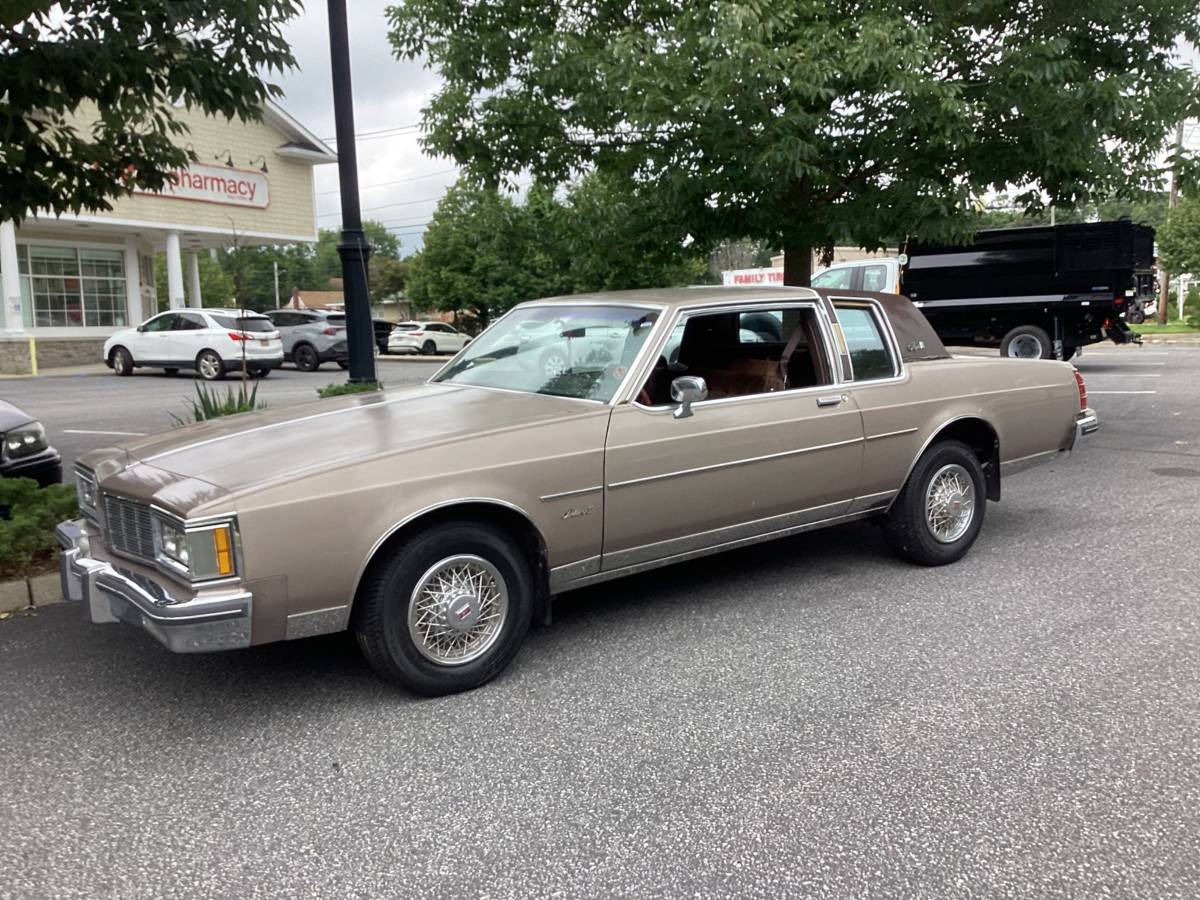 Oldsmobile-Delta-88-royale-1983