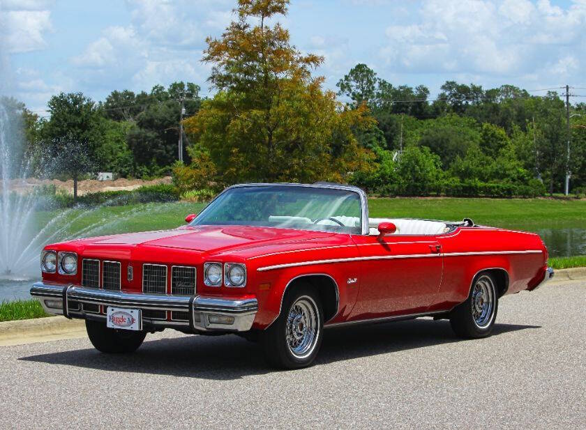 Oldsmobile-Delta-eighty-eight-1975