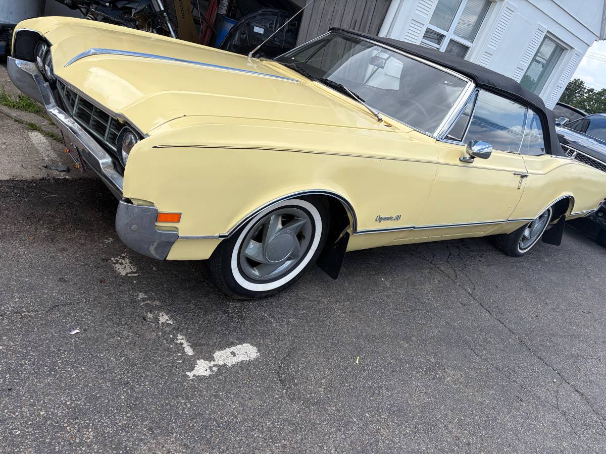 Oldsmobile-Dynamic-88-1966-yellow