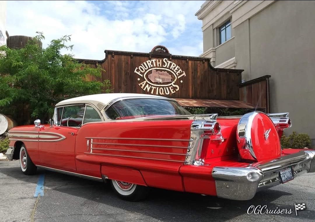 Oldsmobile-Eighty-Eight-1958-2-Door-Hardtop-black-white-red-original-design