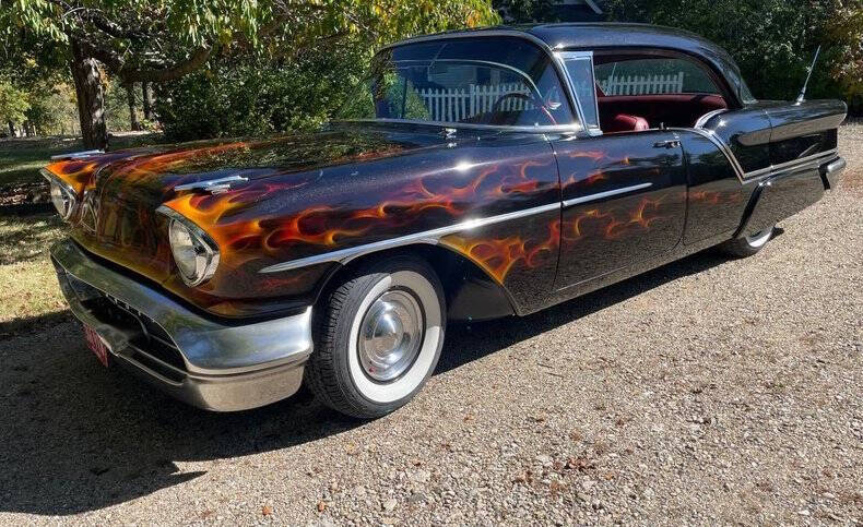 Oldsmobile-Eighty-eight-1957-Black-Pearl-With-True-Fire-Flames-RedGray