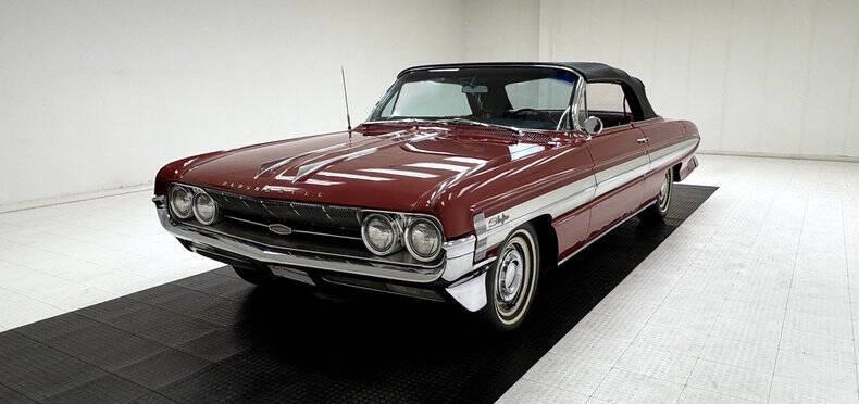 Oldsmobile-Eighty-eight-1961-Garnet-Mist-Metallic-Red Oldsmobile-Eighty-eight-1961-Garnet-Mist-Metallic-Red