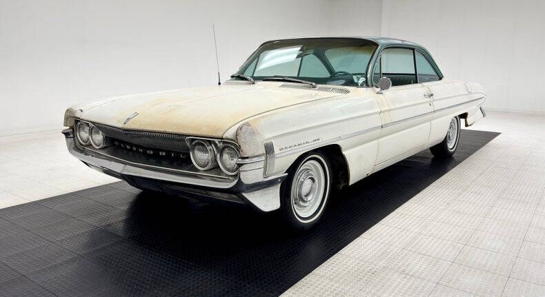 Oldsmobile-Eighty-eight-1961-Provincial-White-Green Oldsmobile-Eighty-eight-1961-Provincial-White-Green