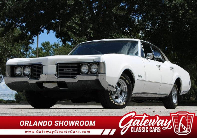 Oldsmobile-Eighty-eight-1968-White-Blue